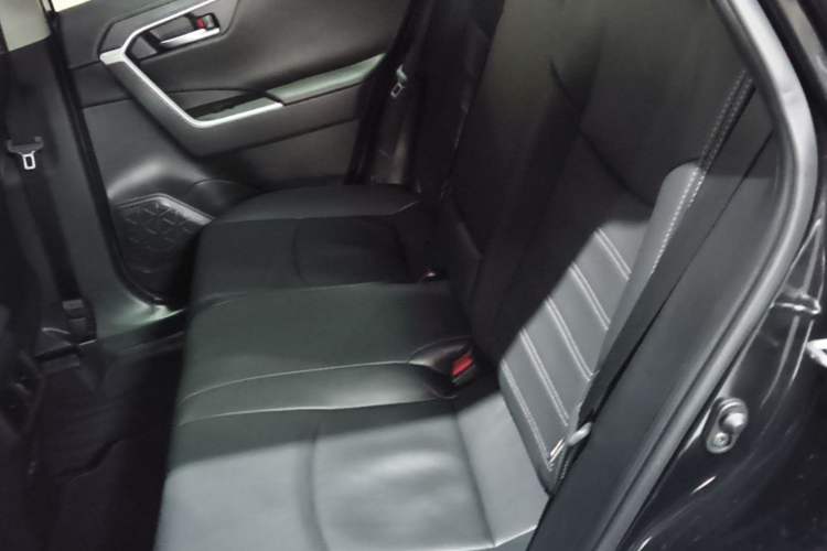 Used Toyota Wildlander 2022 2.0L CVT Two-Wheel Drive Luxury Edition Left Rear Seat