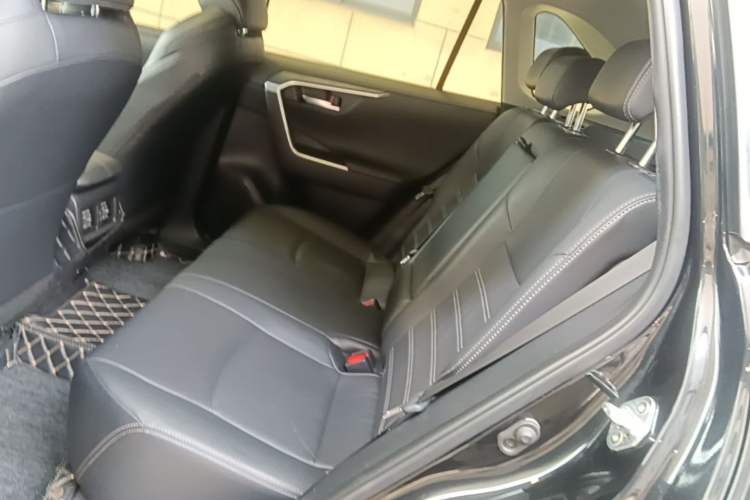 Used Toyota Wildlander 2022 2.0L CVT Two-Wheel Drive Luxury Edition Left Rear Seat