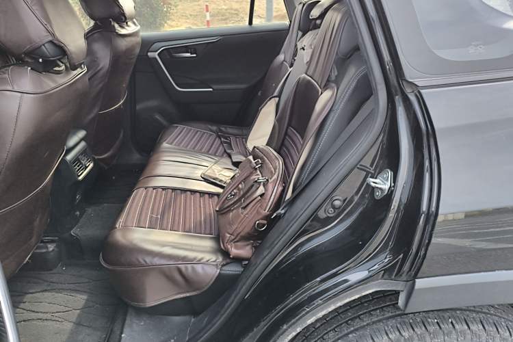 Used Toyota Wildlander 2022 2.0L CVT Two-Wheel Drive Luxury Edition Left Rear Seat