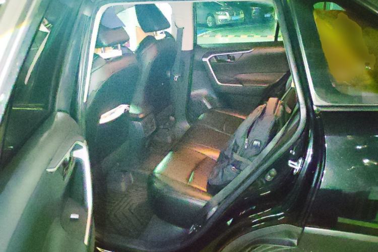 Used Toyota Wildlander 2022 Updated Version 2.0L CVT Two-Wheel Drive Leading Edition Left Rear Seat
