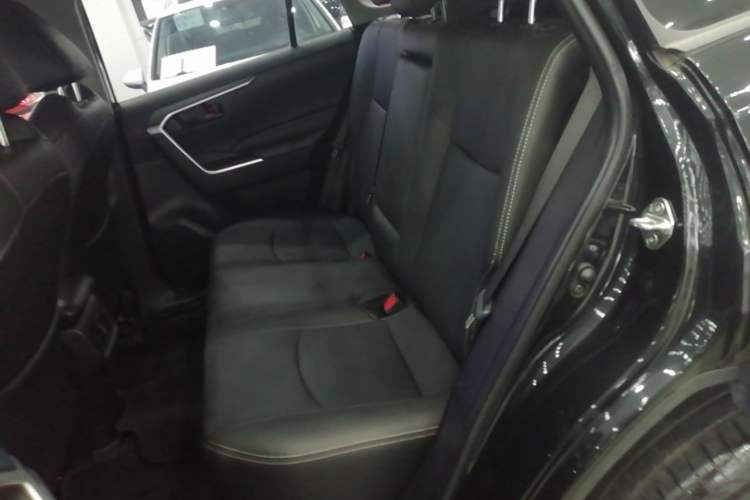 Used Toyota Wildlander 2022 Updated Version 2.0L CVT Two-Wheel Drive Leading Edition Left Rear Seat