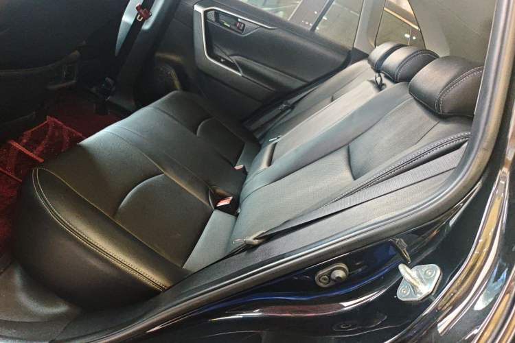 Used Toyota Wildlander 2022 Updated Version 2.0L CVT Two-Wheel Drive Leading Edition Left Rear Seat