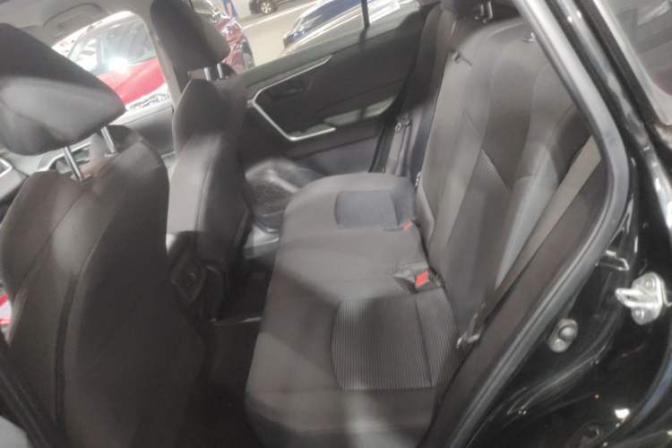 Used Toyota Wildlander 2022 Updated Version 2.0L CVT Two-Wheel Drive Leading Edition Left Rear Seat