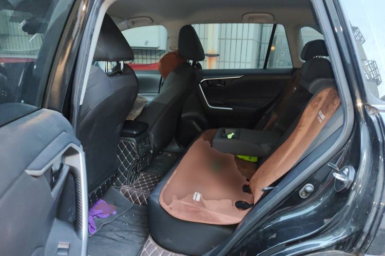 Used Toyota Wildlander 2022 Updated Version 2.0L CVT Two-Wheel Drive Leading Edition Left Rear Seat