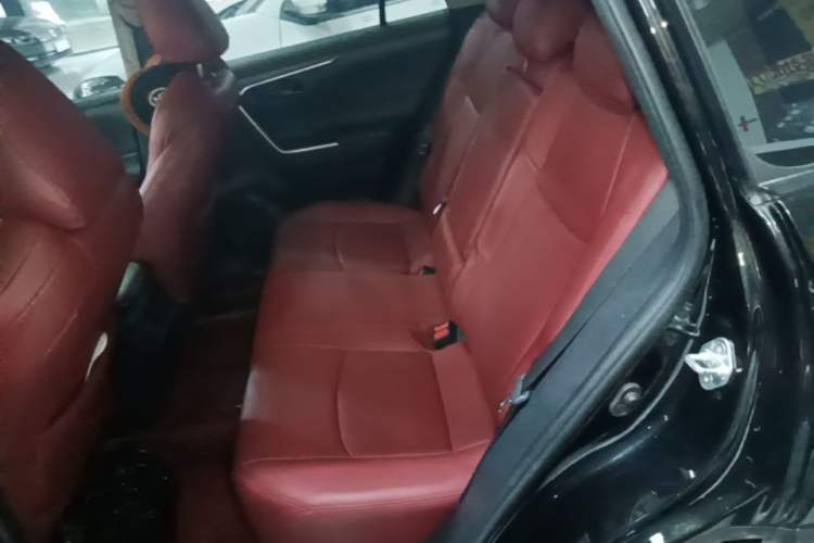 Used Toyota Wildlander 2022 Updated Version 2.0L CVT Two-Wheel Drive Leading Edition Left Rear Seat