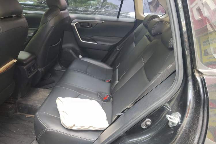 Used Toyota Wildlander 2022 2.0L CVT Two-Wheel Drive Leading Edition Left Rear Seat