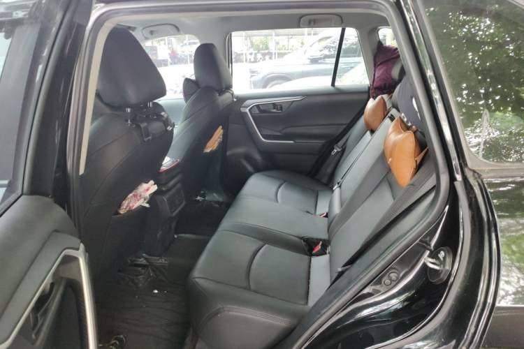 Used Toyota Wildlander 2022 Updated Version 2.0L CVT Two-Wheel Drive Leading Edition Left Rear Seat