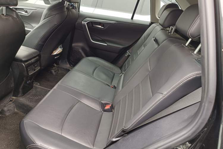 Used Toyota Wildlander 2022 Dual-Engine 2.5L E-CVT Two-Wheel Drive Luxury PLUS Edition Left Rear Seat