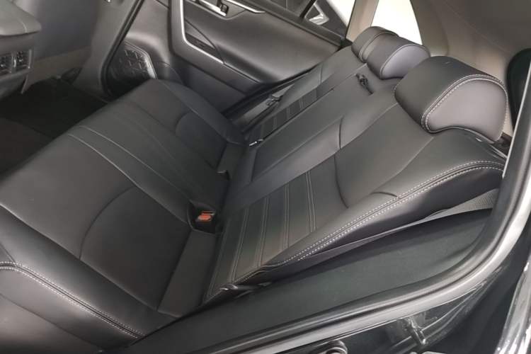 Used Toyota Wildlander 2022 Dual-Engine 2.5L E-CVT Four-Wheel Drive Luxury Edition Left Rear Seat