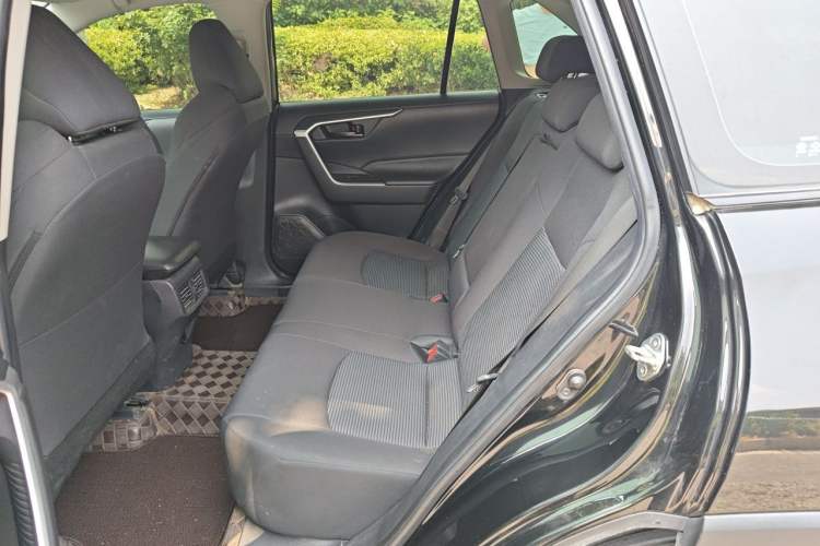Used Toyota Wildlander 2022 Updated Version 2.0L CVT Two-Wheel Drive Leading Edition Left Rear Seat