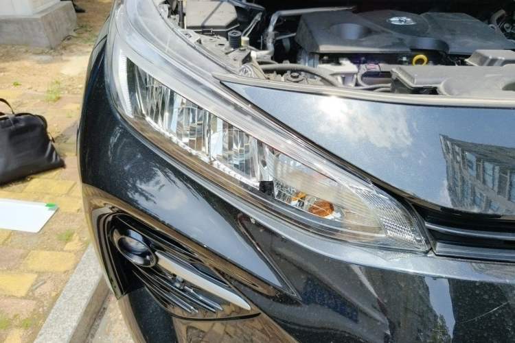 Used Toyota Wildlander 2022 Updated Version 2.0L CVT Two-Wheel Drive Leading Edition Right Front Headlight