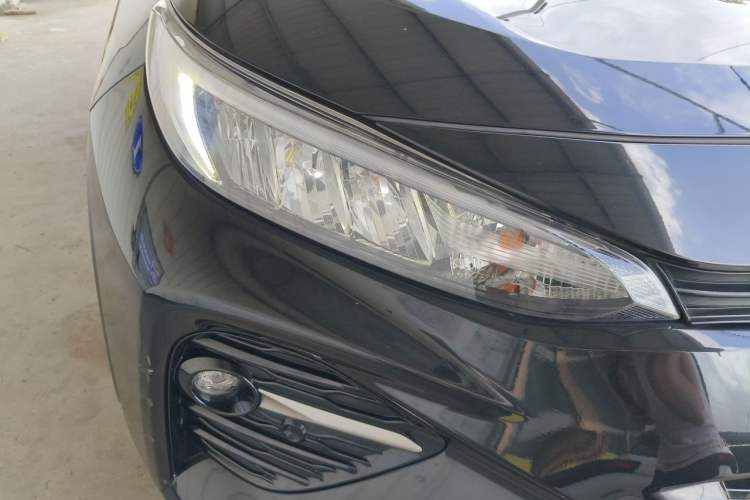 Used Toyota Wildlander 2022 2.0L CVT Two-Wheel Drive Luxury Edition Right Front Headlight