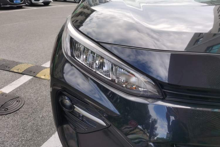Used Toyota Wildlander 2022 2.0L CVT Two-Wheel Drive Urban Edition Right Front Headlight