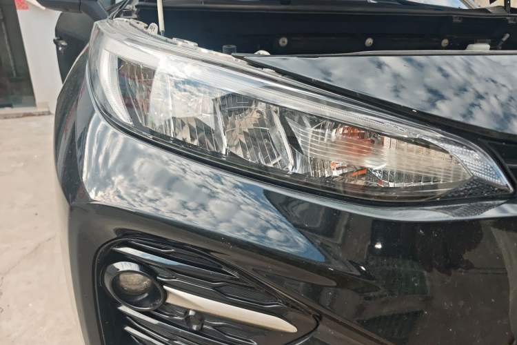 Used Toyota Wildlander 2022 2.0L CVT Two-Wheel Drive Luxury PLUS Edition Right Front Headlight