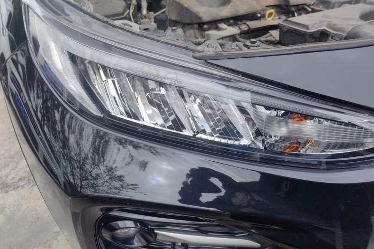 Used Toyota Wildlander 2022 2.0L CVT 4x4 Luxury PLUS Edition Right Front Headlight