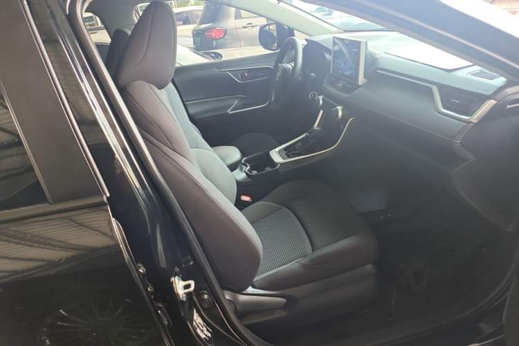 Used Toyota Wildlander 2022 Updated Version 2.0L CVT Two-Wheel Drive Leading Edition Right Front Seat
