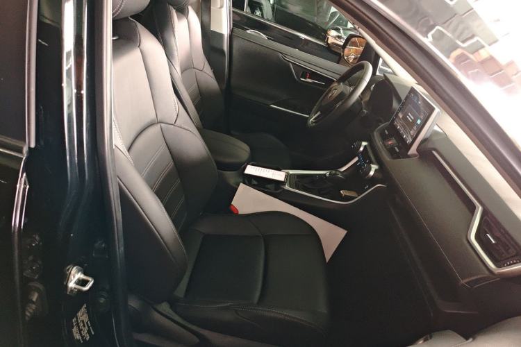 Used Toyota Wildlander 2022 2.0L CVT Two-Wheel Drive Luxury PLUS Edition Right Front Seat