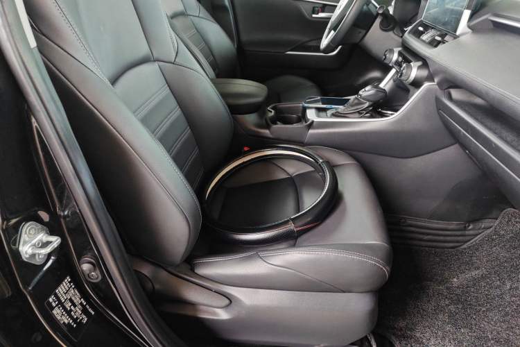 Used Toyota Wildlander 2022 Dual-Engine 2.5L E-CVT Two-Wheel Drive Luxury PLUS Edition Right Front Seat