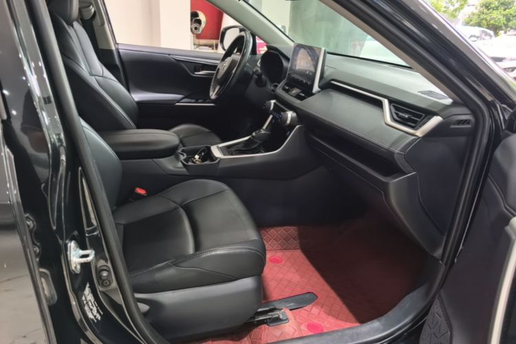 Used Toyota Wildlander 2022 2.0L CVT Two-Wheel Drive Luxury PLUS Edition Right Front Seat