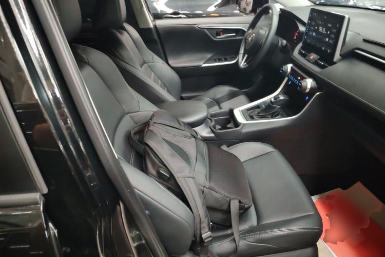 Used Toyota Wildlander 2022 2.0L CVT Two-Wheel Drive Luxury PLUS Edition Right Front Seat
