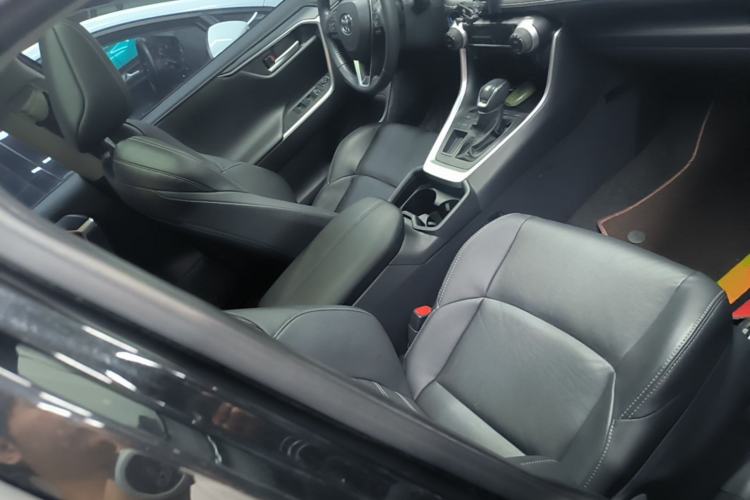 Used Toyota Wildlander 2022 2.0L CVT Two-Wheel Drive Luxury PLUS Edition Right Front Seat