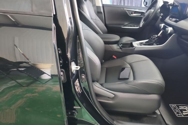 Used Toyota Wildlander 2022 2.0L CVT Two-Wheel Drive Urban Edition Right Front Seat
