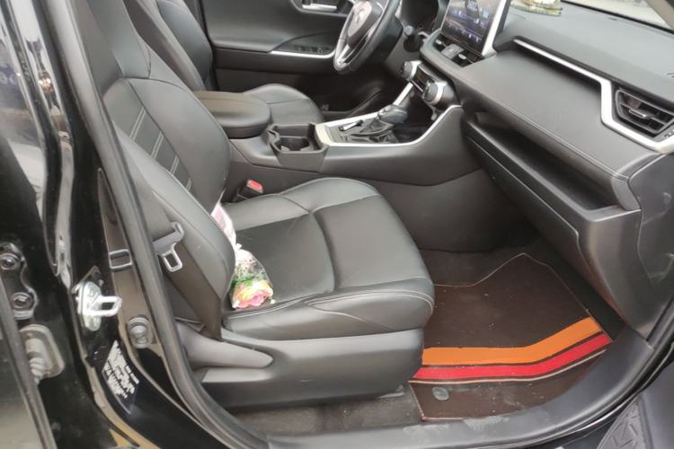 Used Toyota Wildlander 2022 2.0L CVT Two-Wheel Drive Luxury PLUS Edition Right Front Seat