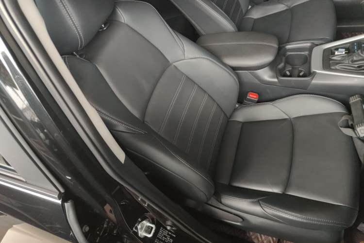 Used Toyota Wildlander 2022 2.0L CVT Two-Wheel Drive Luxury PLUS Edition Right Front Seat