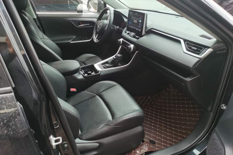 Used Toyota Wildlander 2022 2.0L CVT Two-Wheel Drive Luxury Edition Right Front Seat