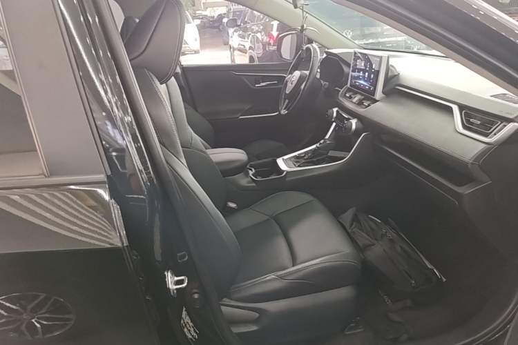 Used Toyota Wildlander 2022 Dual-Engine 2.5L E-CVT Four-Wheel Drive Luxury Edition Right Front Seat