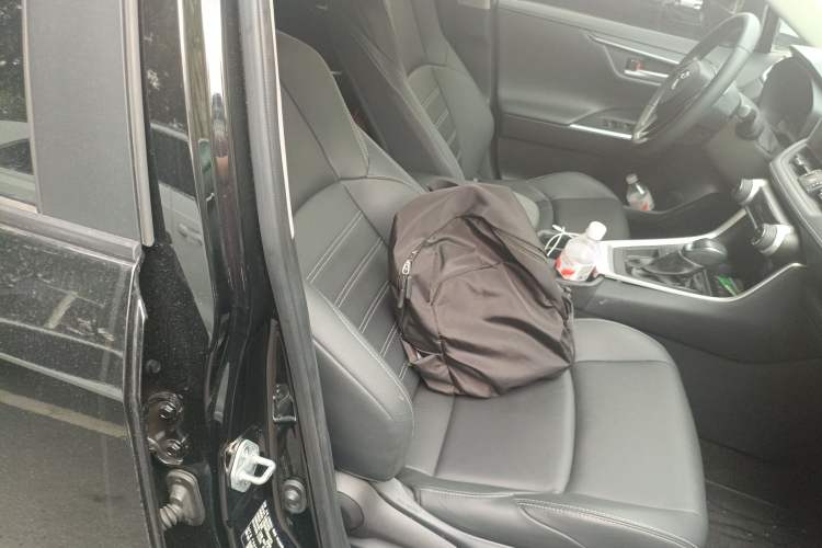 Used Toyota Wildlander 2022 2.0L CVT Two-Wheel Drive Luxury PLUS Edition Right Front Seat
