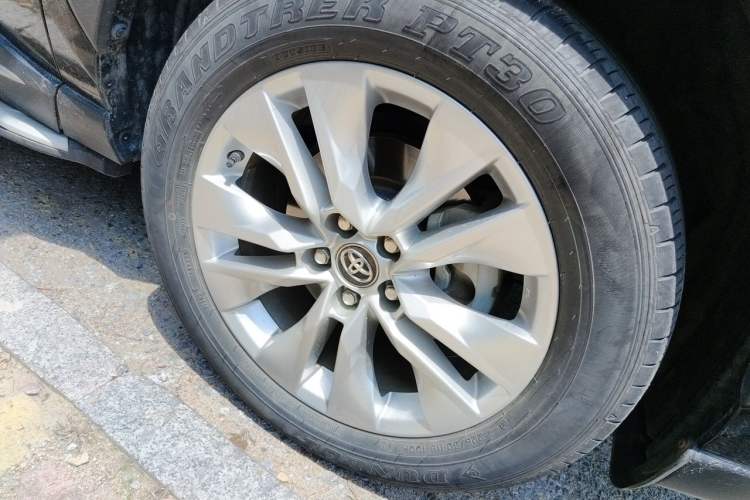 Used Toyota Wildlander 2022 Updated Version 2.0L CVT Two-Wheel Drive Leading Edition Right Front Wheel Hub