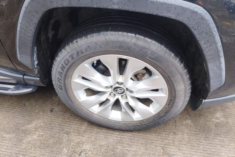 Used Toyota Wildlander 2022 Updated Version 2.0L CVT Two-Wheel Drive Leading Edition Right Front Wheel Hub