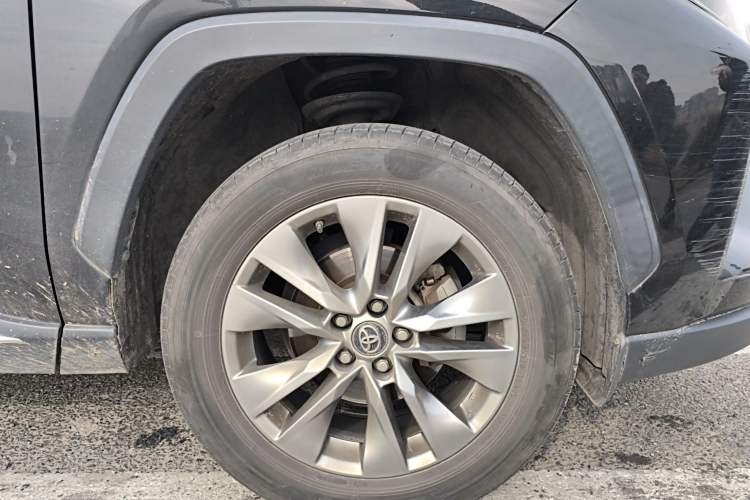 Used Toyota Wildlander 2022 2.0L CVT Two-Wheel Drive Luxury Edition Right Front Wheel Hub
