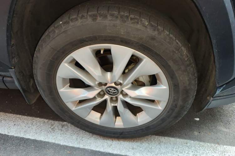 Used Toyota Wildlander 2022 Updated Version 2.0L CVT Two-Wheel Drive Leading Edition Right Front Wheel Hub