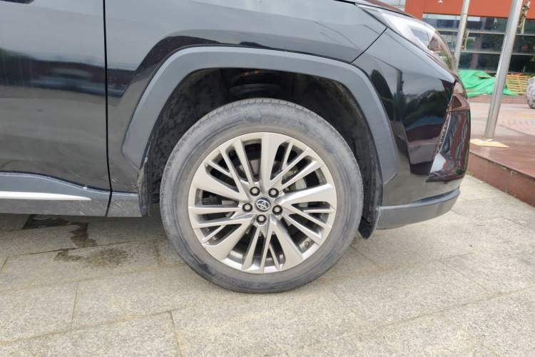 Used Toyota Wildlander 2022 2.0L CVT Two-Wheel Drive Prestige Edition Right Front Wheel Hub