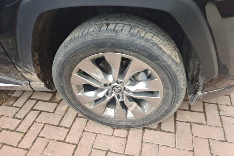 Used Toyota Wildlander 2022 2.0L CVT 4x4 Luxury PLUS Edition Right Front Wheel Hub