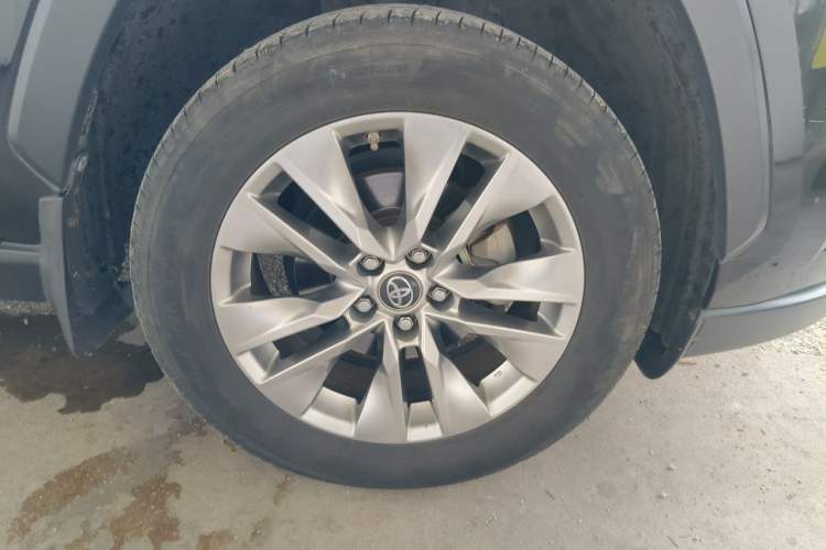 Used Toyota Wildlander 2022 2.0L CVT Two-Wheel Drive Luxury Edition Right Front Wheel Hub