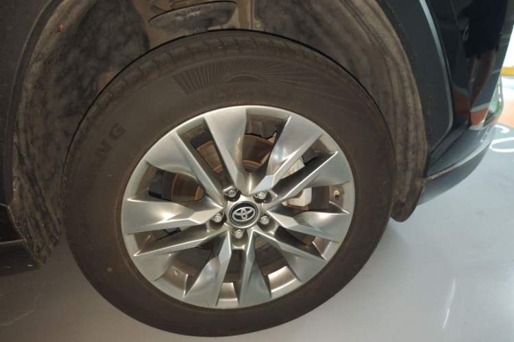Used Toyota Wildlander 2022 Dual-Engine 2.5L E-CVT Two-Wheel Drive Prestige Edition Right Front Wheel Hub