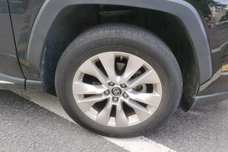 Used Toyota Wildlander 2022 2.0L CVT Two-Wheel Drive Urban Edition Right Front Wheel Hub