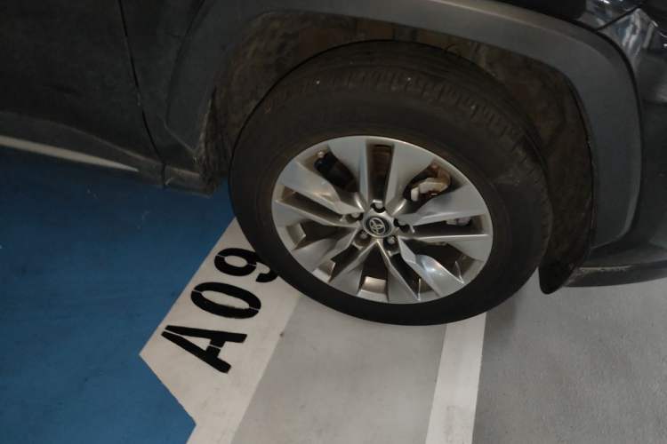 Used Toyota Wildlander 2022 2.0L CVT Two-Wheel Drive Luxury PLUS Edition Right Front Wheel Hub