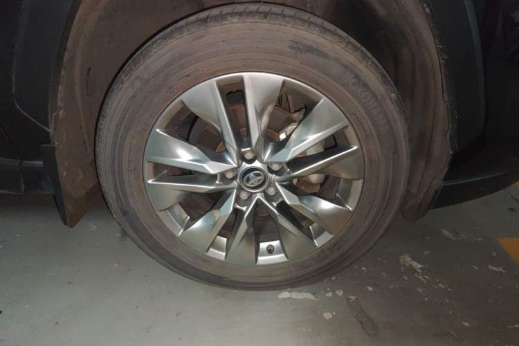 Used Toyota Wildlander 2022 2.0L CVT Two-Wheel Drive Luxury PLUS Edition Right Front Wheel Hub
