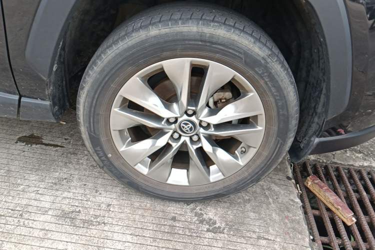 Used Toyota Wildlander 2022 2.0L CVT Two-Wheel Drive Luxury PLUS Edition Right Front Wheel Hub