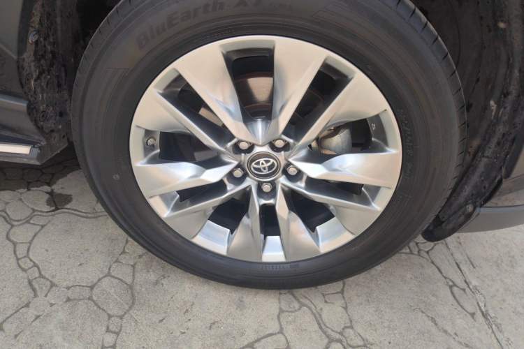 Used Toyota Wildlander 2022 2.0L CVT Two-Wheel Drive Luxury PLUS Edition Right Front Wheel Hub