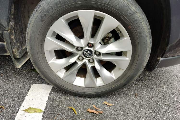 Used Toyota Wildlander 2022 Updated Version 2.0L CVT Two-Wheel Drive Leading Edition Right Front Wheel Hub