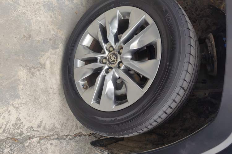 Used Toyota Wildlander 2022 2.0L CVT 4x4 Luxury PLUS Edition Right Front Wheel Hub