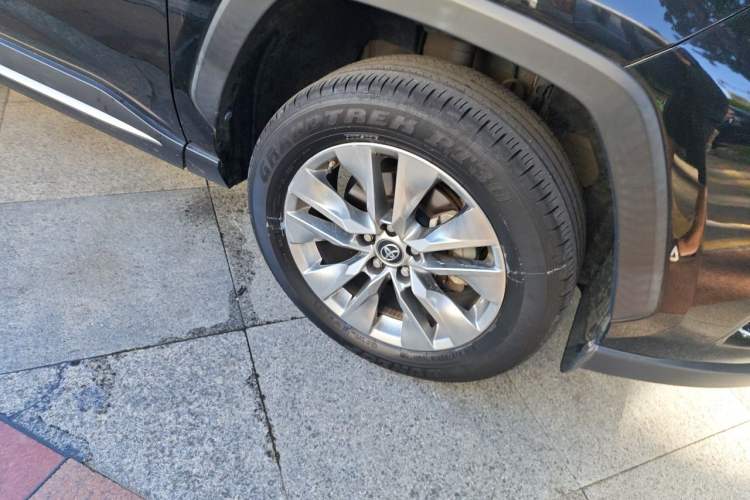 Used Toyota Wildlander 2022 2.0L CVT Four-Wheel Drive Luxury Edition Right Front Wheel Hub