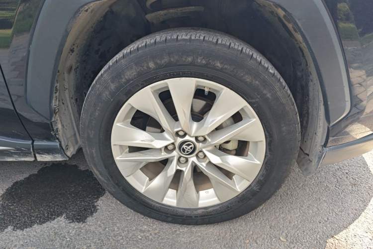 Used Toyota Wildlander 2022 Updated Version 2.0L CVT Two-Wheel Drive Leading Edition Right Front Wheel Hub