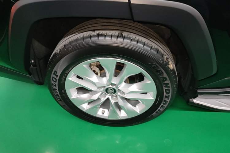 Used Toyota Wildlander 2022 Updated Version 2.0L CVT Two-Wheel Drive Leading Edition Right Rear Wheel Hub