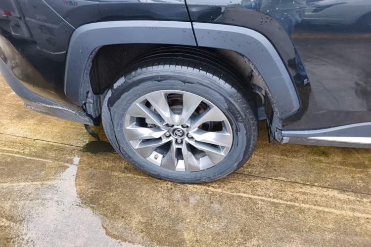 Used Toyota Wildlander 2022 2.0L CVT 4x4 Luxury PLUS Edition Right Rear Wheel Hub